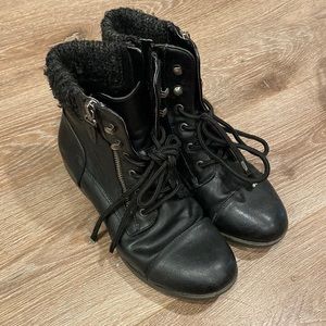 Black boots size 7